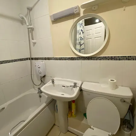 Comfy Double Bedroom In 4 - 2